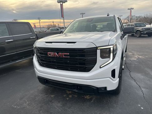 Used 2022 GMC Sierra 1500 Elevation image 2
