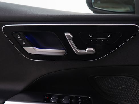 Used 2025 Mercedes-Benz C 300 4MATIC Sedan image 18