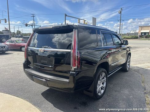 Used 2017 Cadillac Escalade Premium Luxury image 8