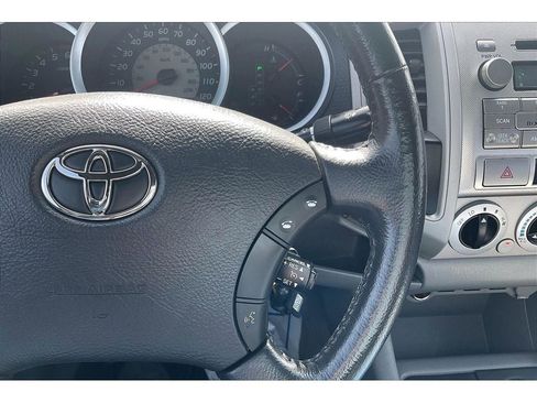 Used 2010 Toyota Tacoma PreRunner image 21