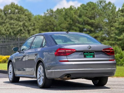 Used 2019 Volkswagen Passat 2.0T Wolfsburg FWD image 9