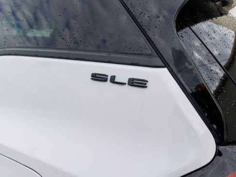 Used 2022 GMC Terrain SLE w/ Driver Convenience Package image 12