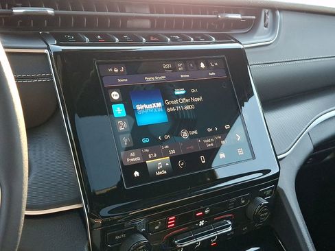 Used 2023 Jeep Grand Cherokee Altitude image 18