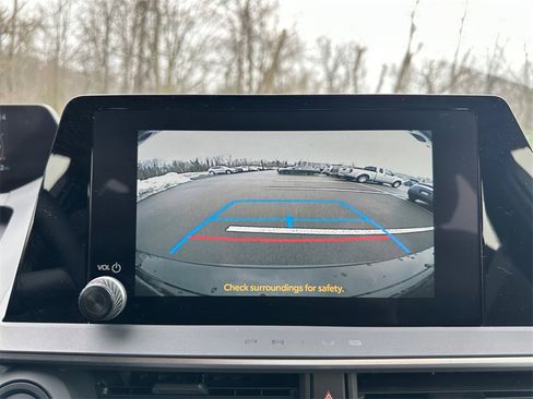 Used 2024 Toyota Prius LE image 19