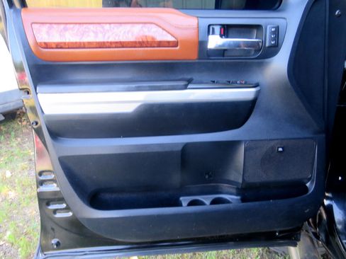 Used 2014 Toyota Tundra Platinum image 9