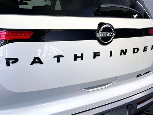 Used 2022 Nissan Pathfinder SL w/ SL Black Package image 9