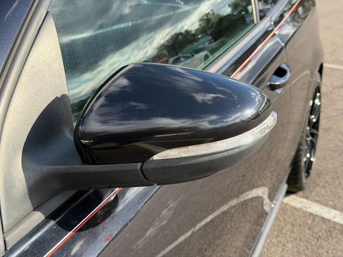 Used 2011 Volkswagen Golf 2-Door image 8