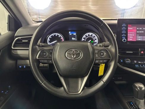 Used 2024 Toyota Camry SE image 15