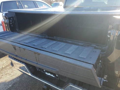 Used 2025 GMC Sierra 1500 SLT image 34