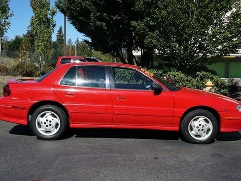 Used 1998 Pontiac Grand Am SE image 2