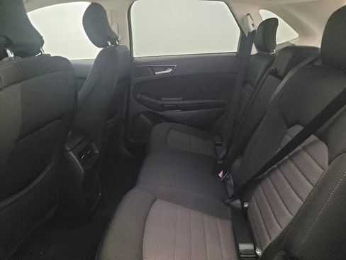 Used 2019 Ford Edge SE image 18