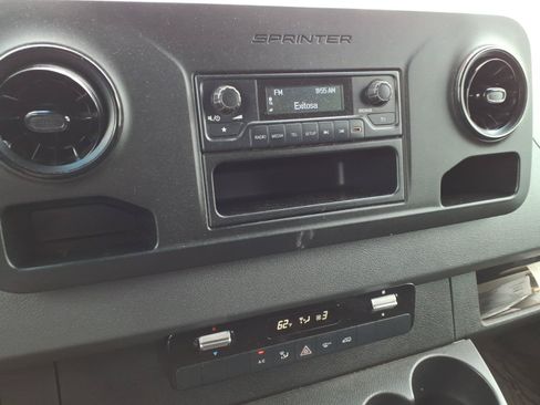 Used 2020 Mercedes-Benz Sprinter 2500 image 9