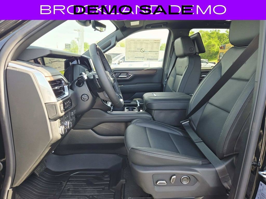New 2026 GMC Yukon Denali w/ Denali Reserve Package AWD/4WD image 12