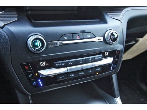 Used 2020 Ford Explorer Limited image 22