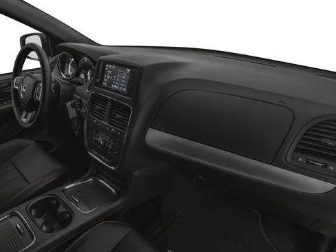 Used 2018 Dodge Grand Caravan GT FWD image 19