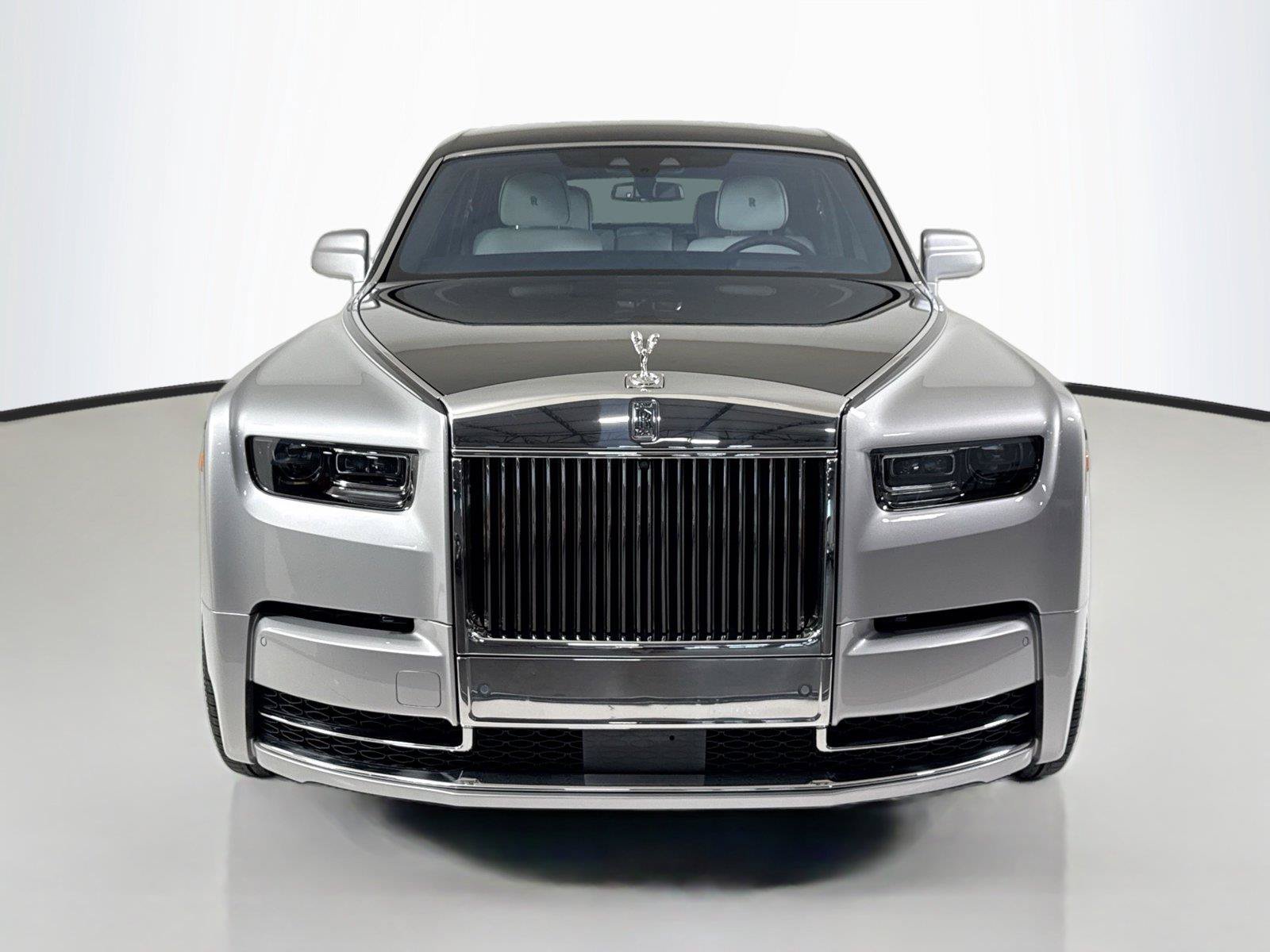 Used 2023 Rolls-Royce Phantom Sedan RWD image 10