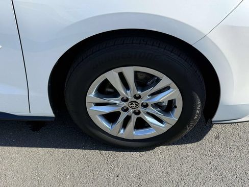 Used 2024 Toyota Sienna Limited AWD/4WD image 7