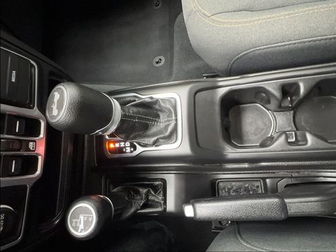 Used 2024 Jeep Wrangler Unlimited Sport AWD/4WD image 40