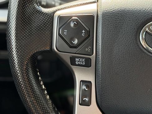 Used 2016 Toyota Tacoma SR5 w/ SR5 Appearance Package (SN) AWD/4WD image 9