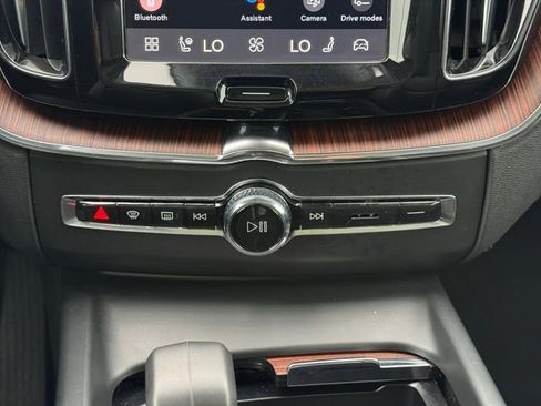 Used 2024 Volvo XC60 B5 Plus AWD/4WD image 4