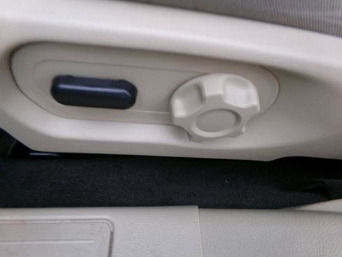 Used 2016 Ford Taurus SE image 13