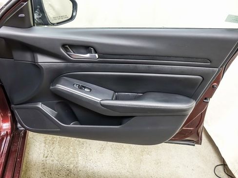 Used 2024 Nissan Altima 2.5 SV image 24