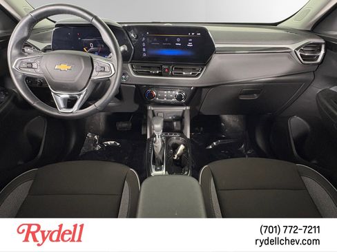 Used 2025 Chevrolet TrailBlazer LT w/ LT Cold Weather Package image 12