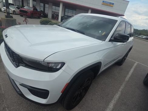 Used 2024 Jeep Grand Cherokee Altitude AWD/4WD image 5