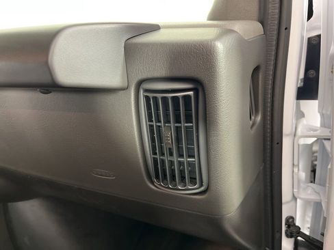 New 2026 Chevrolet Express 2500 image 9