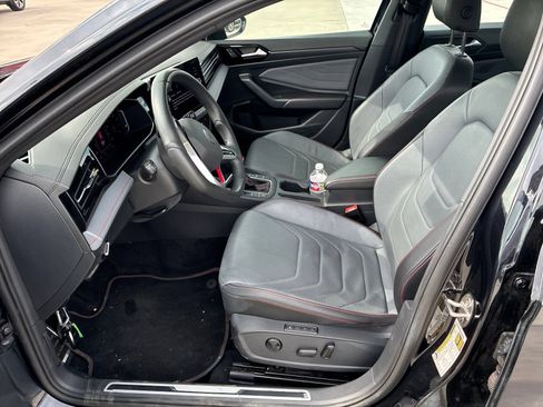 Used 2025 Volkswagen Jetta GLI Autobahn FWD image 12