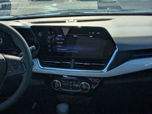 Used 2025 Chevrolet Trax LT FWD image 17