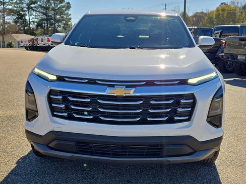 Used 2025 Chevrolet Equinox LT image 2