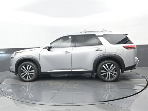 Used 2024 Nissan Pathfinder Platinum w/ Cargo Package image 24