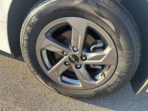 Used 2023 Kia K5 LXS image 20