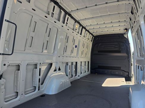 New 2025 Mercedes-Benz eSprinter 170 Cargo image 18