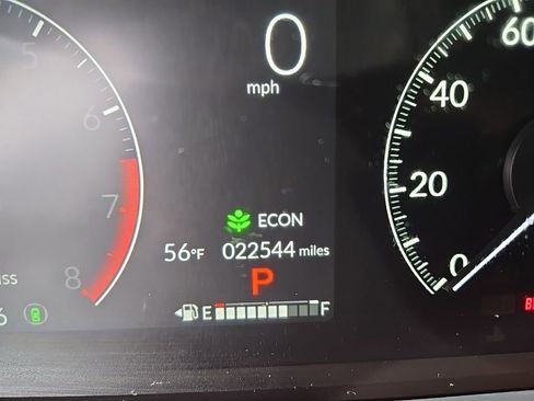 Used 2025 Honda Pilot Sport image 3