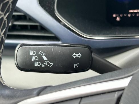 Used 2022 Volkswagen Taos SE FWD image 29