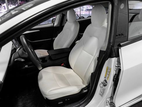 Used 2021 Tesla Model 3 Standard Range Plus image 22