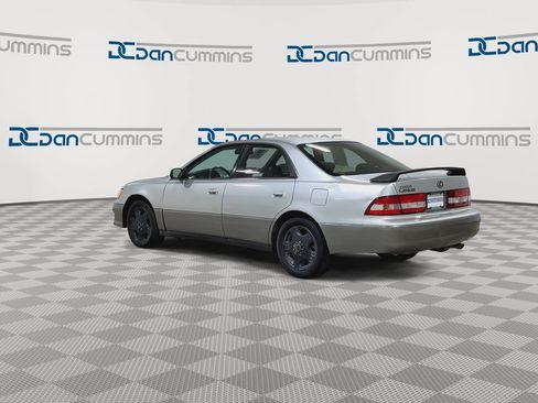 Used 2000 Lexus ES 330 FWD image 6