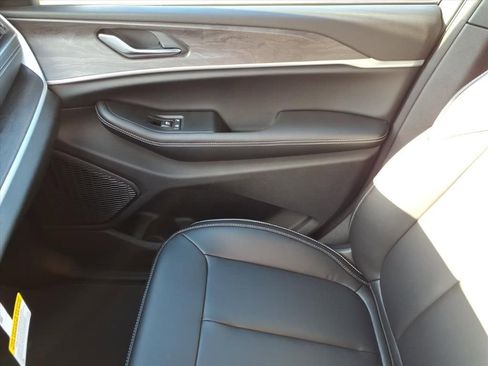 New 2025 Jeep Grand Cherokee Limited image 27