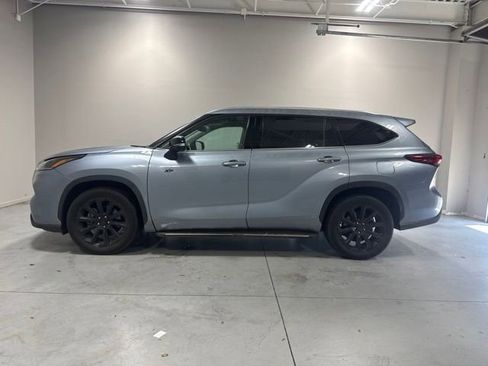 Used 2021 Toyota Highlander XLE FWD image 10