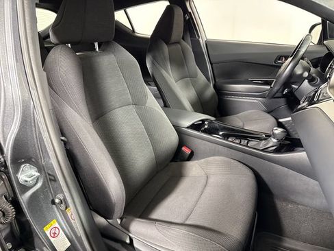 Used 2019 Toyota C-HR XLE FWD image 14