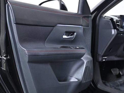Certified 2025 Nissan Kicks SR AWD/4WD image 29