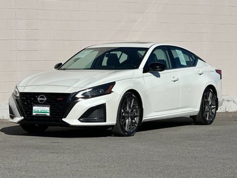 Used 2023 Nissan Altima 2.0 SR FWD image 7