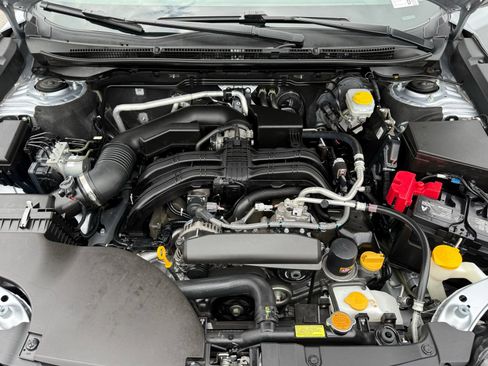 Used 2024 Subaru Outback Premium AWD/4WD image 32