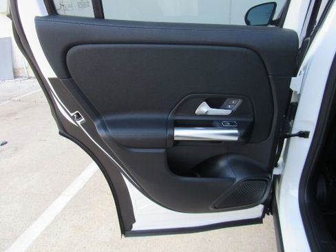 Used 2022 Mercedes-Benz GLA 250 4MATIC w/ Premium Package Lite image 16