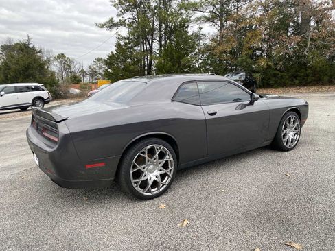 Used 2018 Dodge Challenger SXT image 5