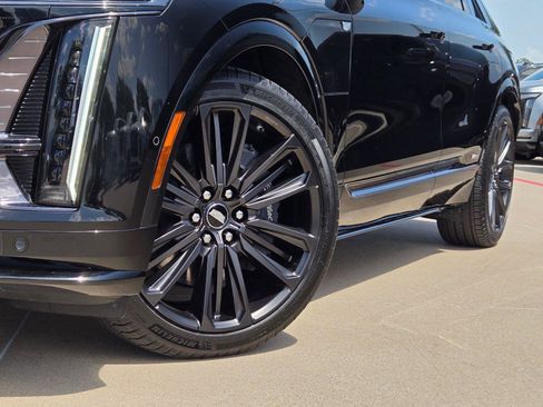 Used 2026 Cadillac Lyriq V w/ LPO, Floor Liner Package AWD/4WD image 8