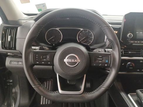 Used 2025 Nissan Pathfinder SV FWD image 22