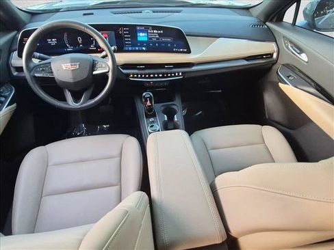 Used 2024 Cadillac XT4 Luxury w/ Cold Weather Package FWD image 17